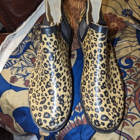 Cheetah boutique rain boots size large - Picture 9 of 10